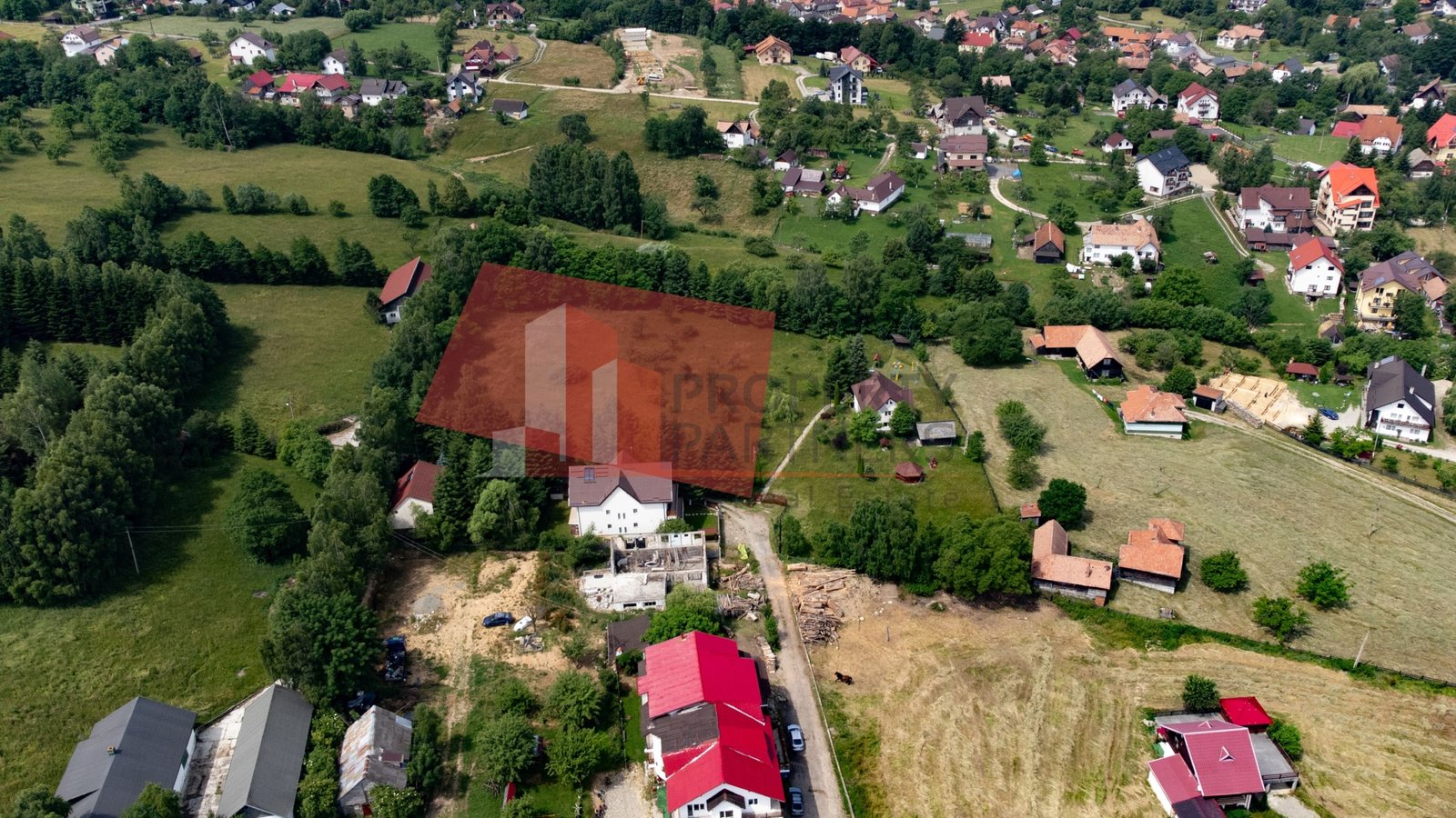 5e690fdea6974da99cd23b930a5d0fae Teren intravilan Bran 2.772 mp | Vedere Piatra Craiului | Potrivit pentru cabane