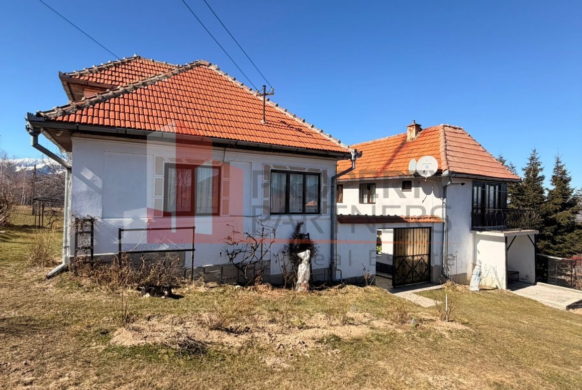 Casă tradițională cu 1800 mp teren  în Sohodol, Bran | Priveliște superba