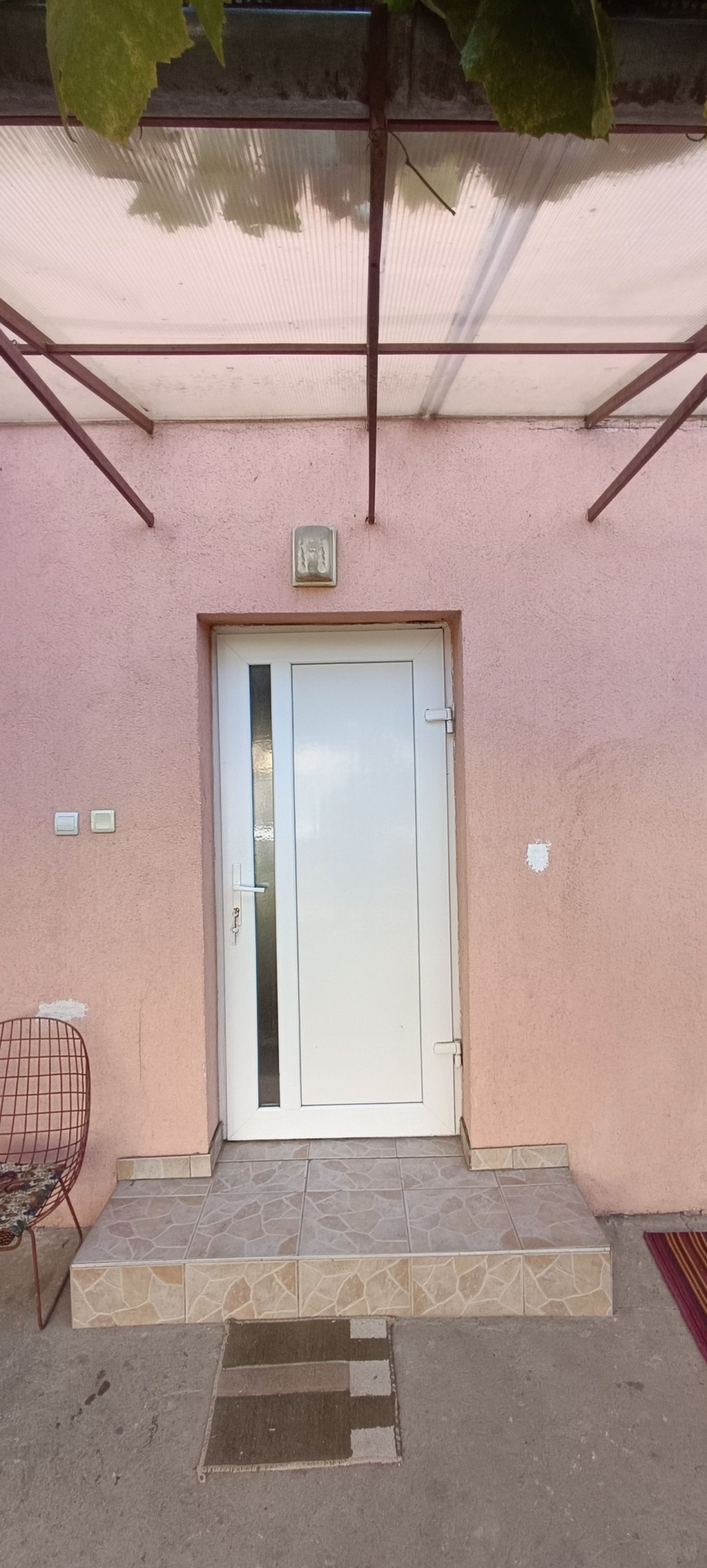5ee0a77131cd4ebeb0b5164dc7350143 Apartament de închiriat la curte comună chiar în Complexul Studențesc