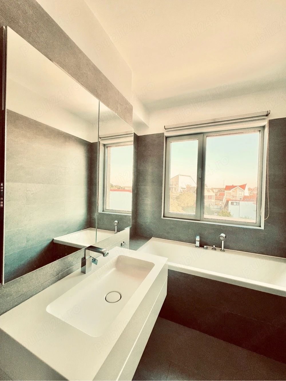 5f12def35519465c87ab9b2f00398ad5 Apartament premium de închiriat, cu terasă panoramică și acces SPA