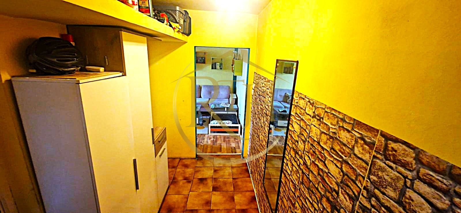 5fecc54164144efbbe4ef9908cb8e95c Vand apartament cu 4 camere in zona spitalul judetean,comision ,,0”
