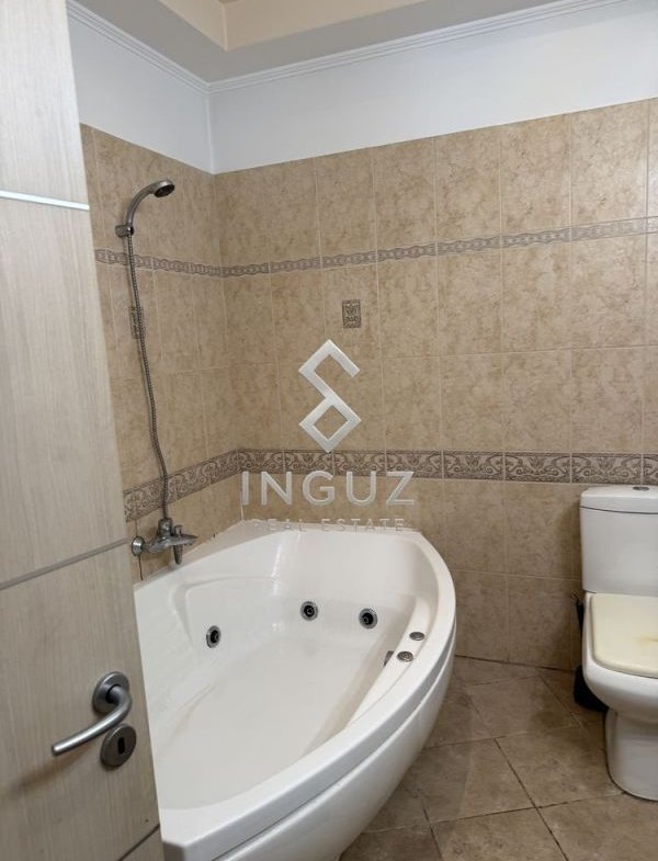 Apartament 3 camere in Vila . 125 mp