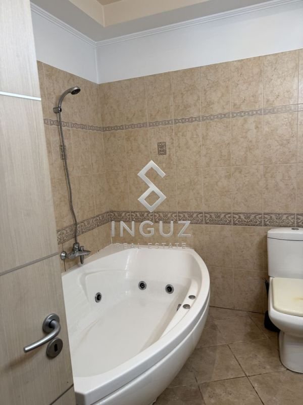 Apartament 3 camere in Vila . 125 mp