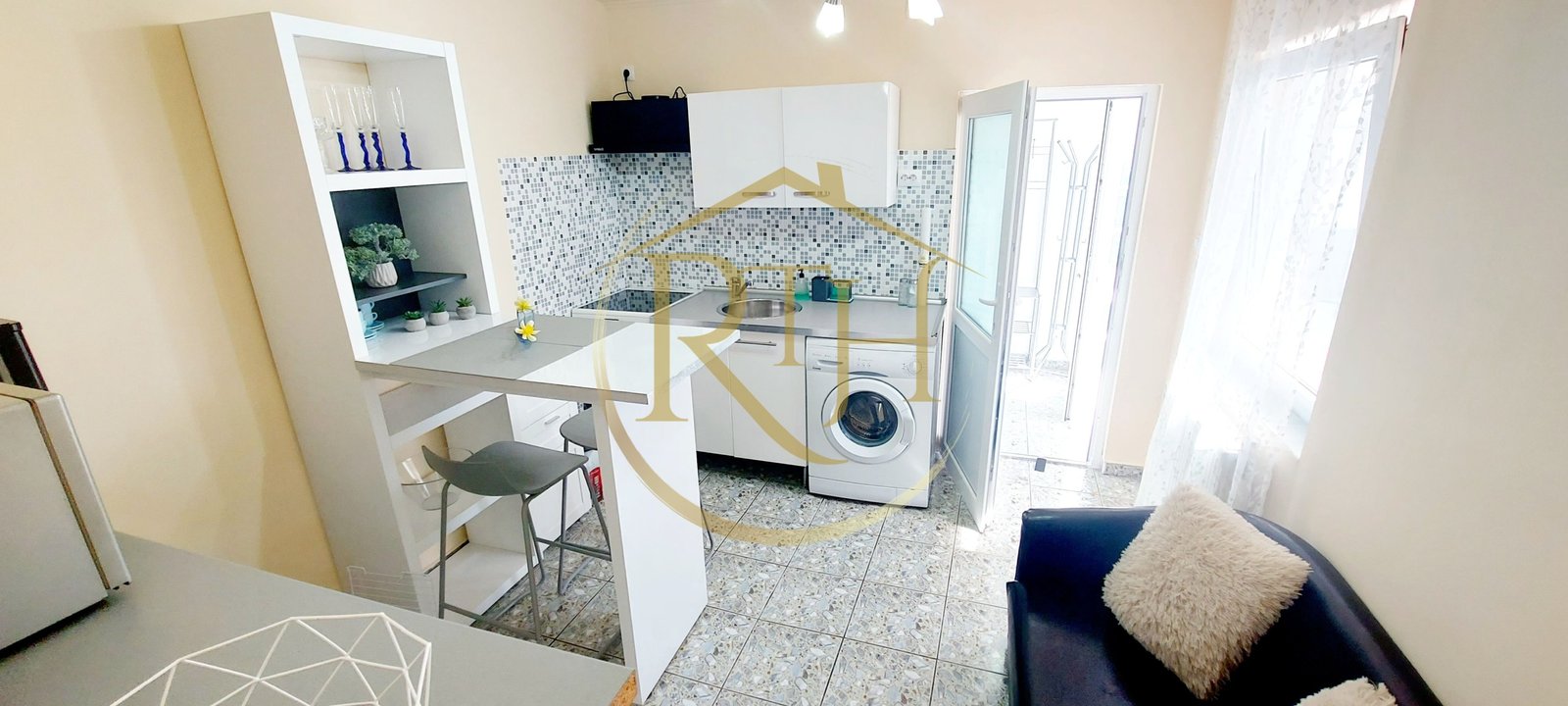 60b78a2208474f63819d0c1977d7cbbe Apartament 1 cameră de închiriat, etaj 1, zona Modern, terasă proprie