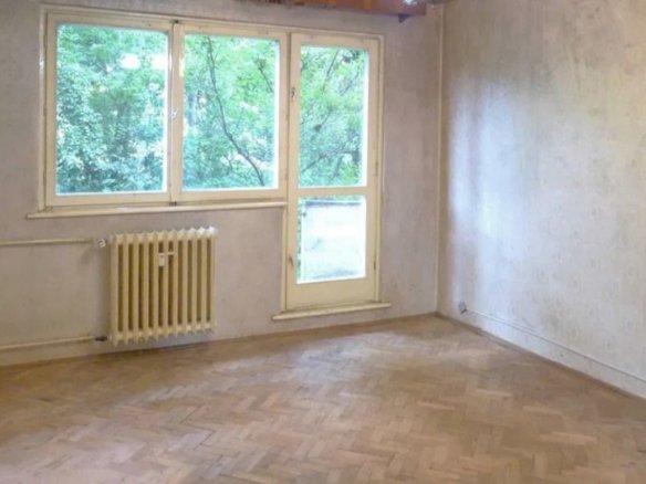 3 Camere în Astra Etaj 1 Vedere Liberă Necesită Renovare