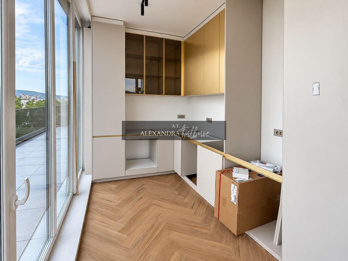 Apartament 3 camere, 3 bai, 84 mp+ terasa 71 mp, garaj