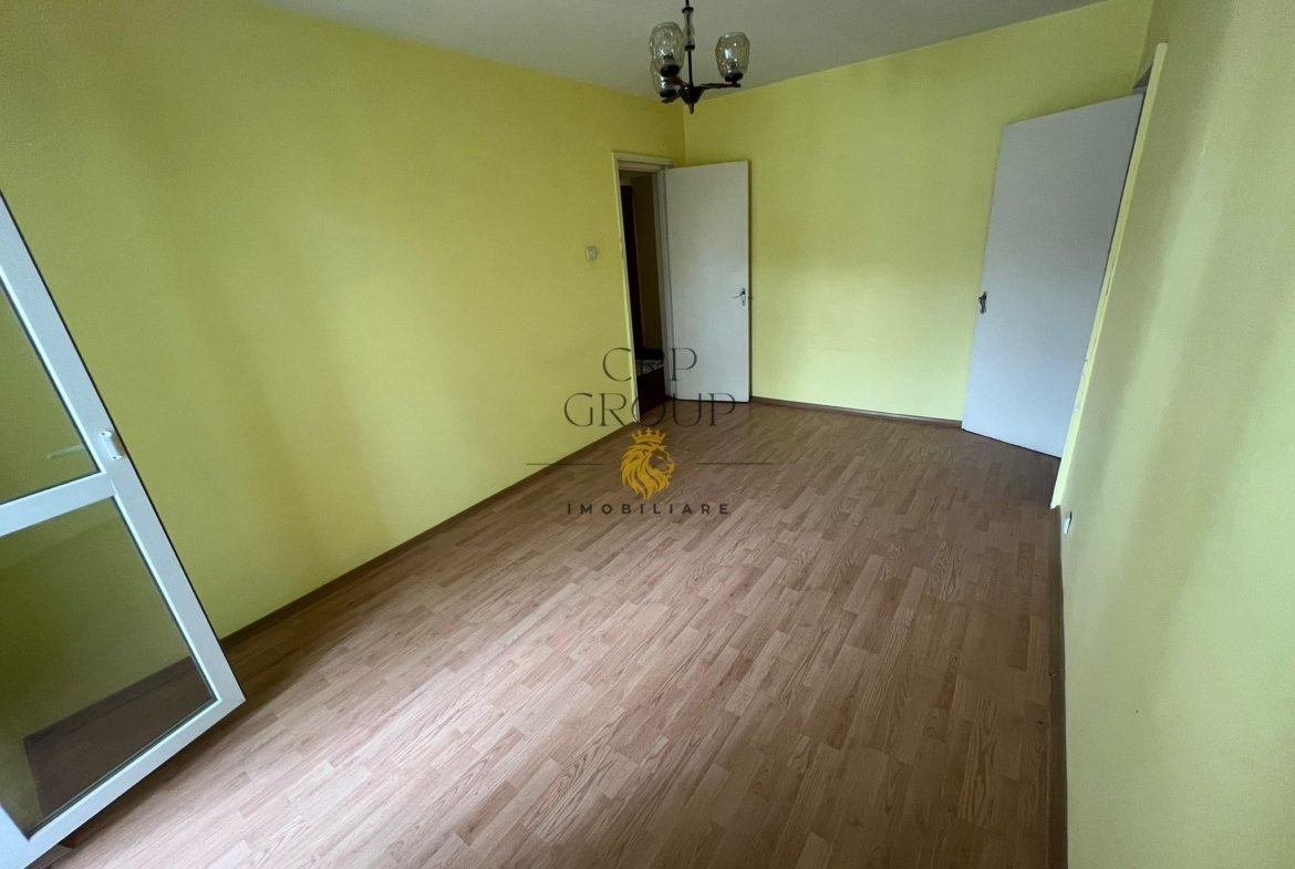 Apartament 4 camere, etaj 1/4, zona Mausoleul Eroilor – Sud