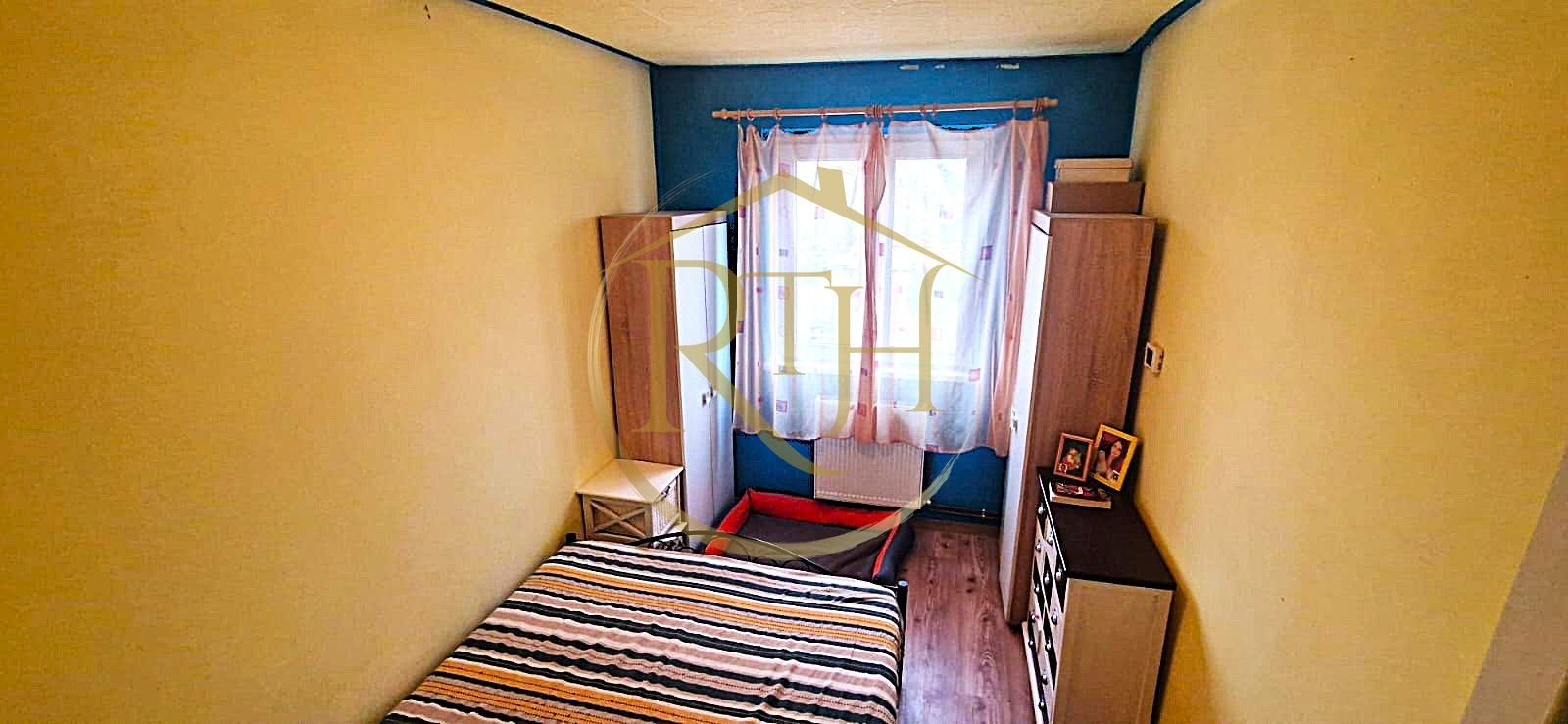 63f8799542fc41a2b58589aa698f151f Vand apartament cu 4 camere in zona spitalul judetean,comision ,,0”