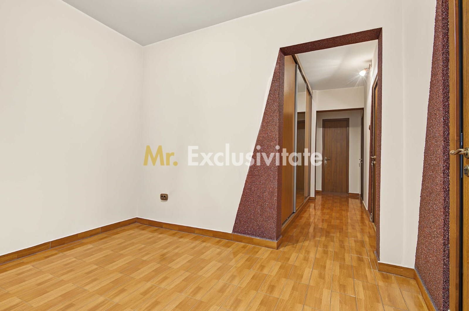 Apartament cu 3 camere decomandat etaj intermediar