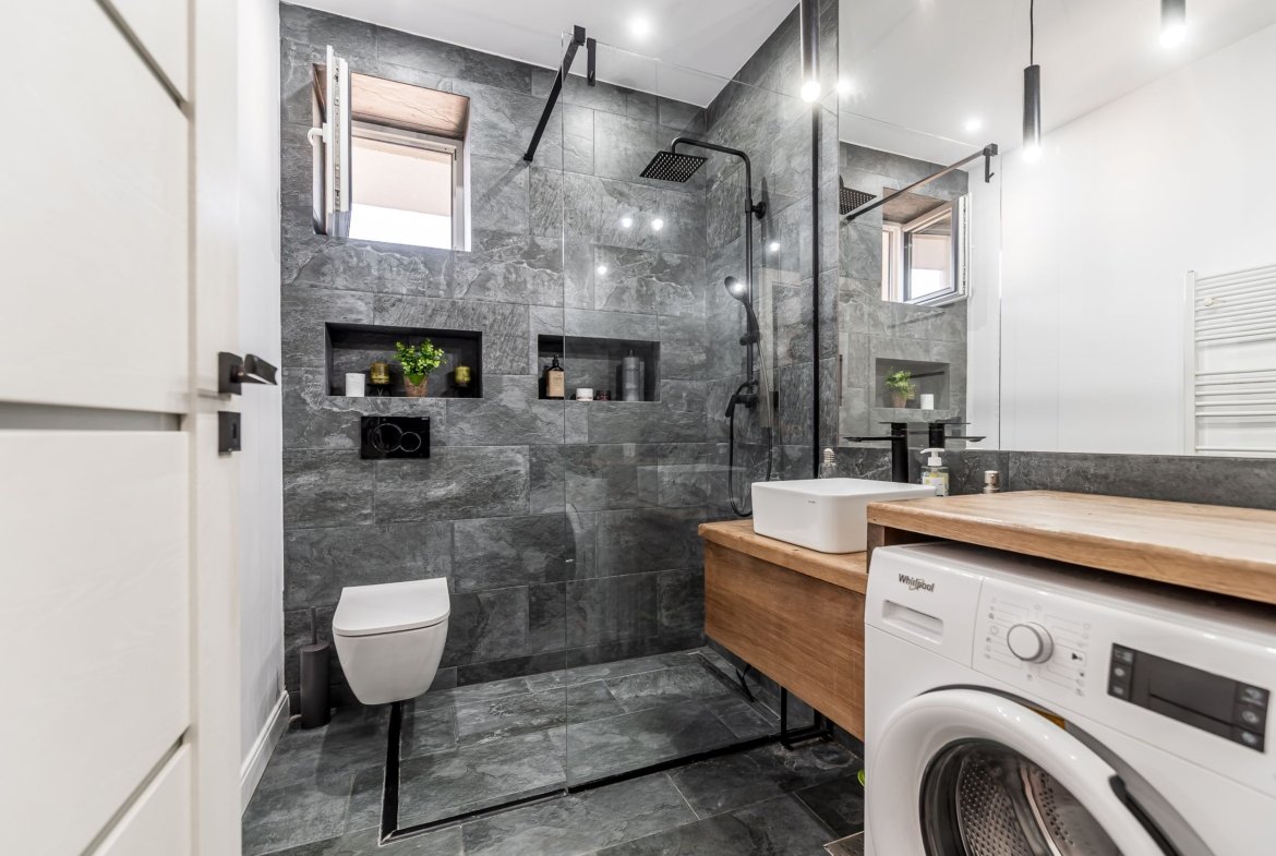La câtiva pași de mal | 2 camere, 52 mp utili, bloc nou cu lift