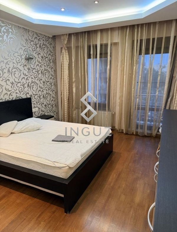 Apartament 3 camere in Vila . 125 mp