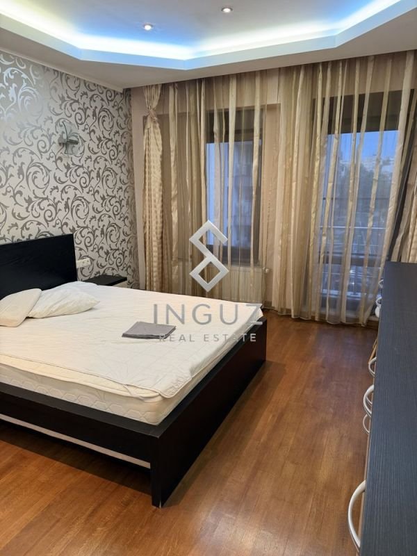 Apartament 3 camere in Vila . 125 mp