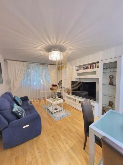 Apartament 4 camere , decomandat,  renovat,centrala proprie,