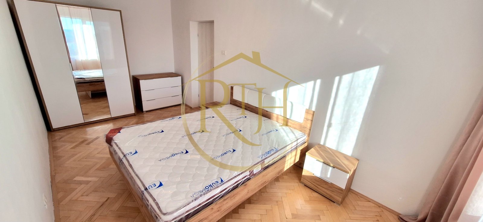 Prima închiriere!Apartament 2 camere, zona Soarelui,str. Cerna, centrala termica