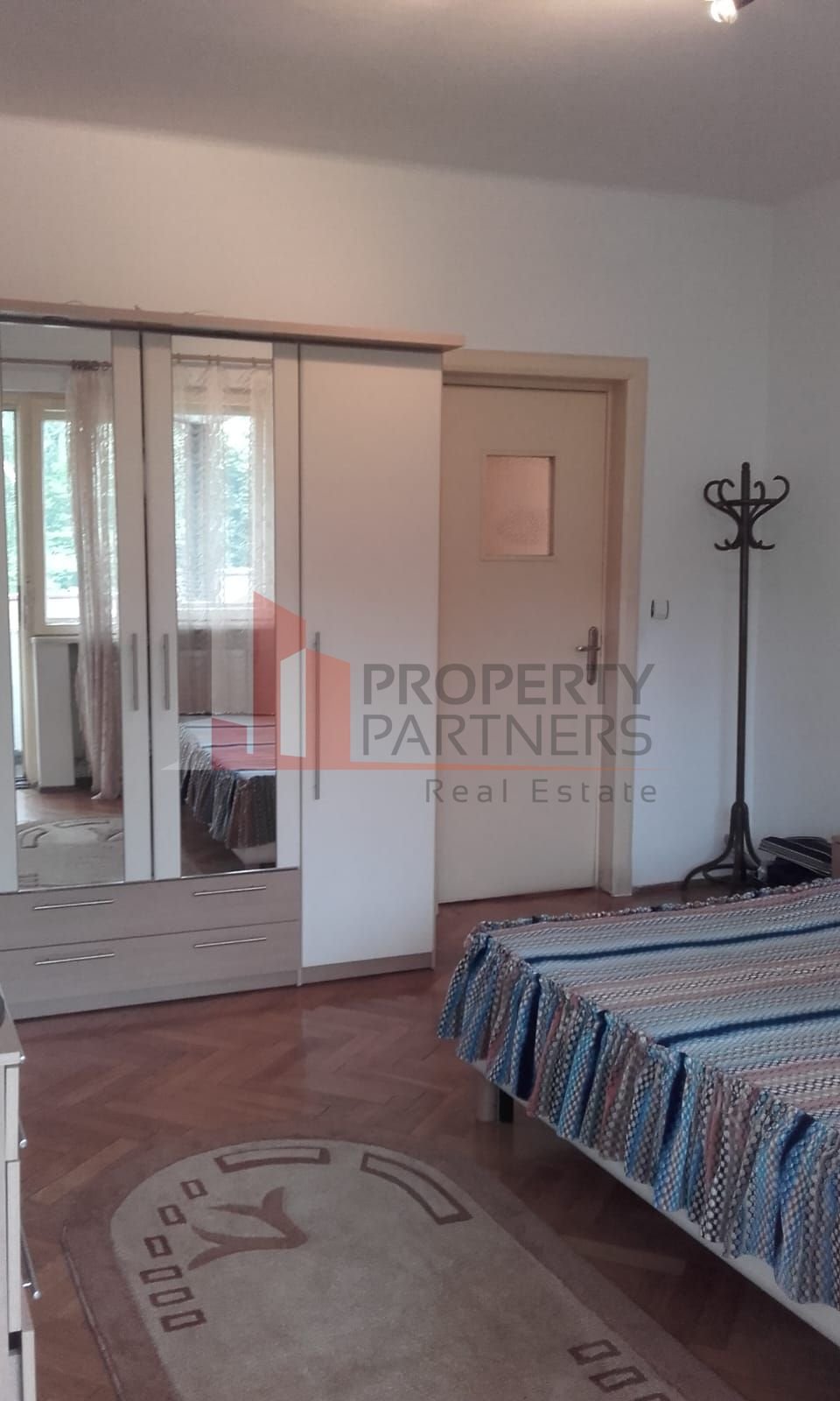Apartament 3 camere, Bd. Carol I, vizavi de Hotel Montana, centrul Sinaiei
