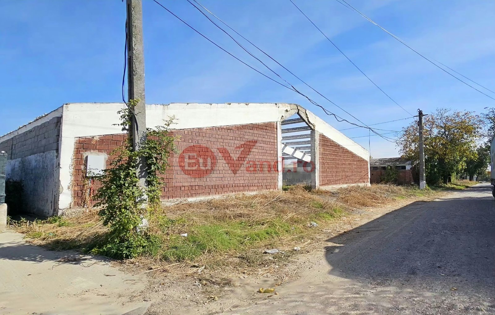 68052082307846ac901bcc47fc659efb HALA INDUSTRIALA DE VANZARE, VANATORI, DN26, TEREN 3.500 MP – PRET 249.000E