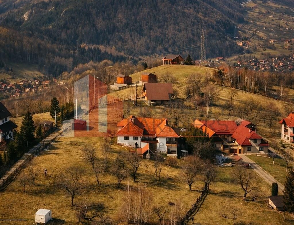 Casă tradițională cu 1800 mp teren  în Sohodol, Bran | Priveliște superba