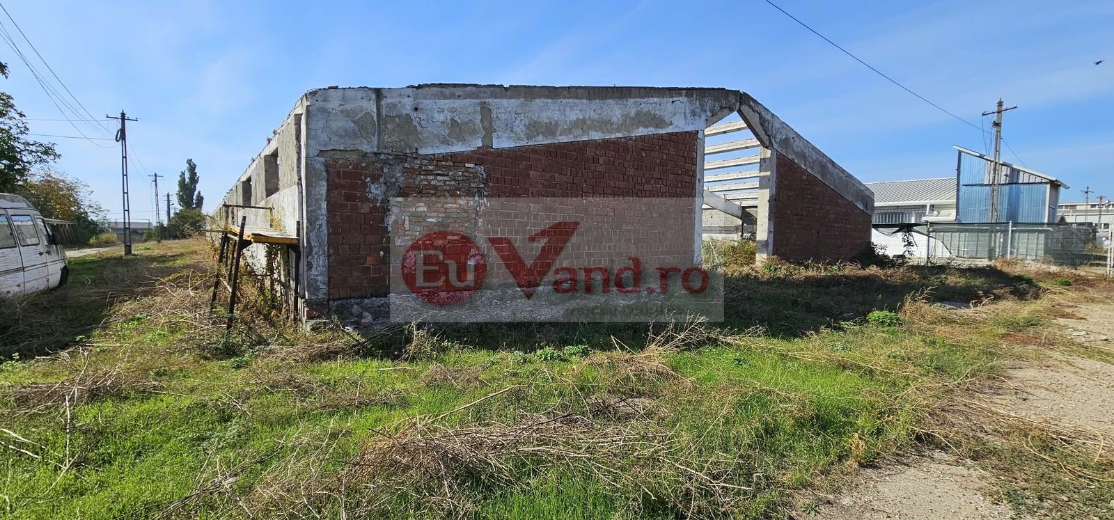 68f86b997ed04dfba7bef602b0f91334 HALA INDUSTRIALA DE VANZARE, VANATORI, DN26, TEREN 3.500 MP – PRET 249.000E