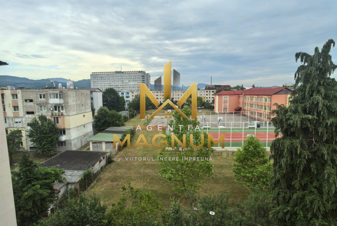 Apartament 3 camere de vânzare | Cuza Vodă | Zonă liniștită