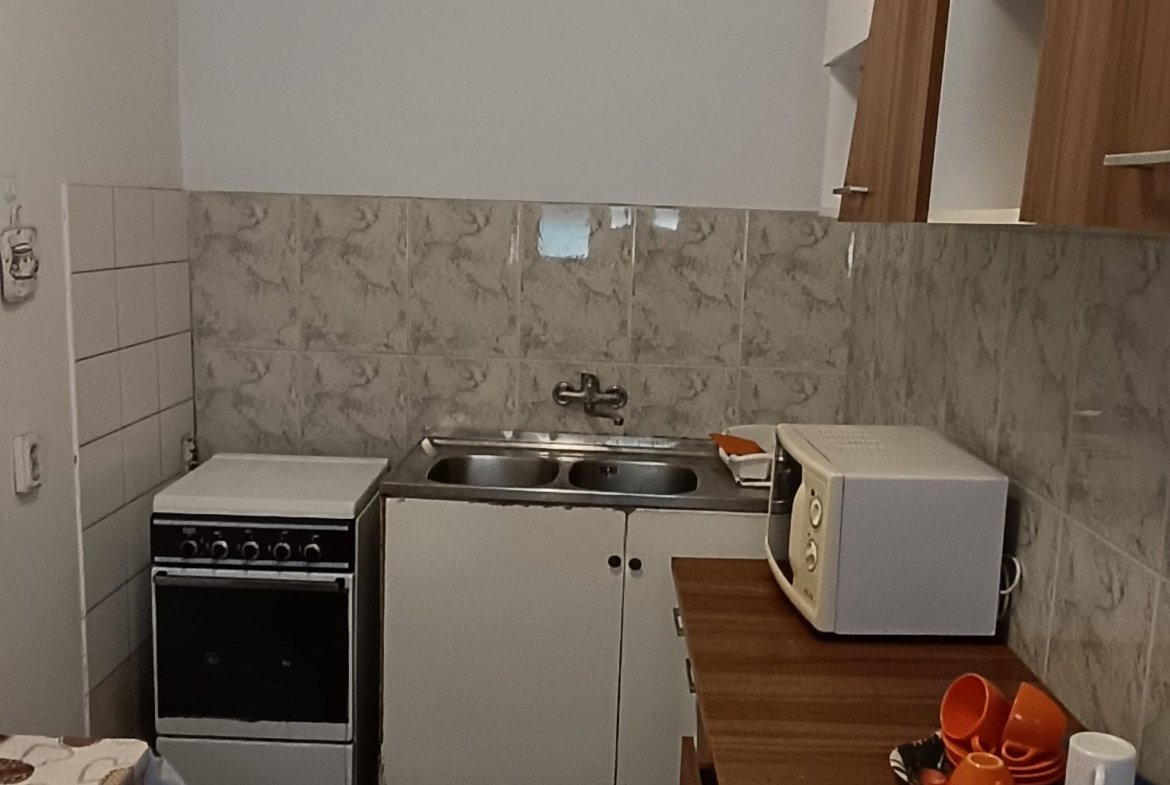 Apartament de închiriat la curte comună chiar în Complexul Studențesc