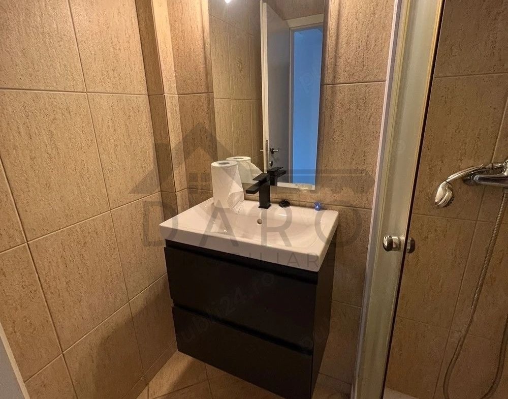 Inchiriez apartament 3 camere penthouse