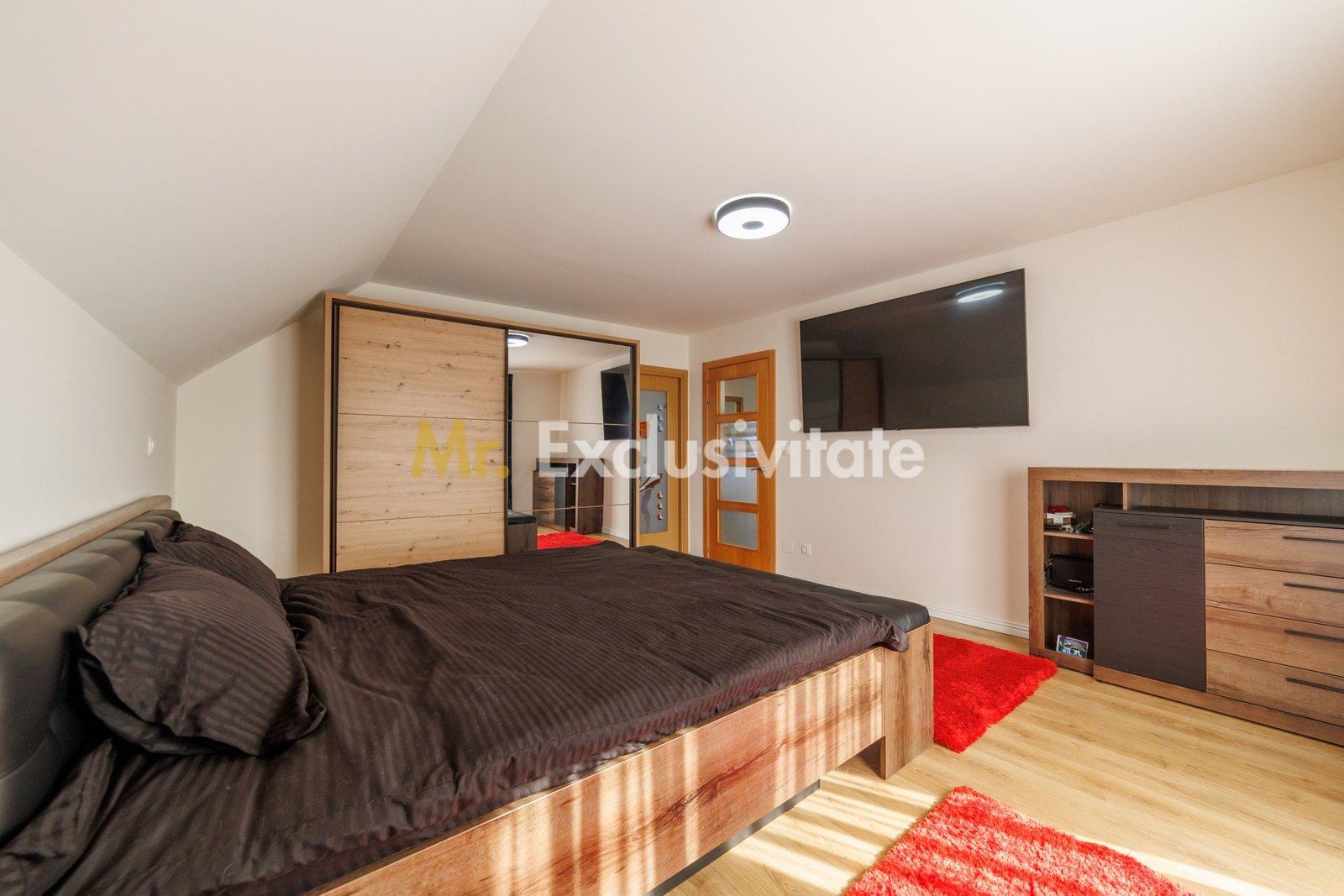 6c2c52bf9e034fc79541b92fdf7da044 VILĂ 4 dormitoare, RENOVATĂ COMPLET 2026, Prundu, teren 937 mp