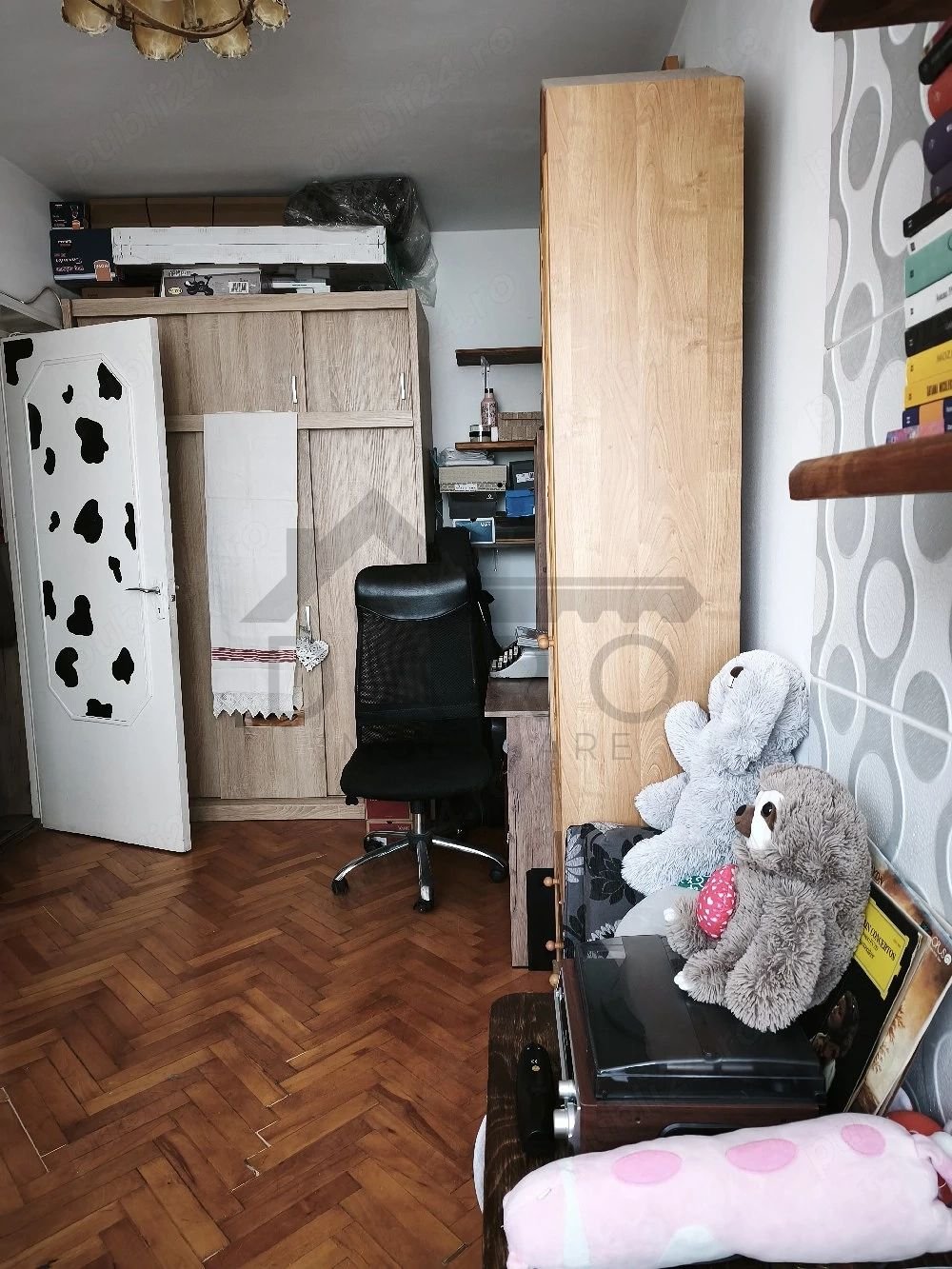 vând apartament cu 3 camere in Tudor zona Fortuna
