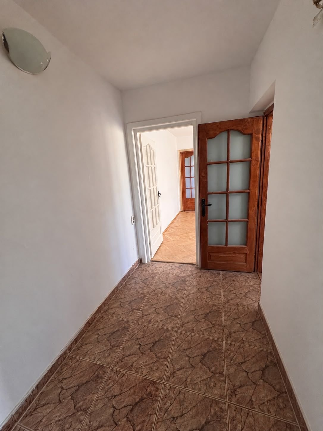 6e05e4c7b69141e9be18aea85c7bf46b Apartament 3 camere renovat, cu centrală proprie, zona Dacia
