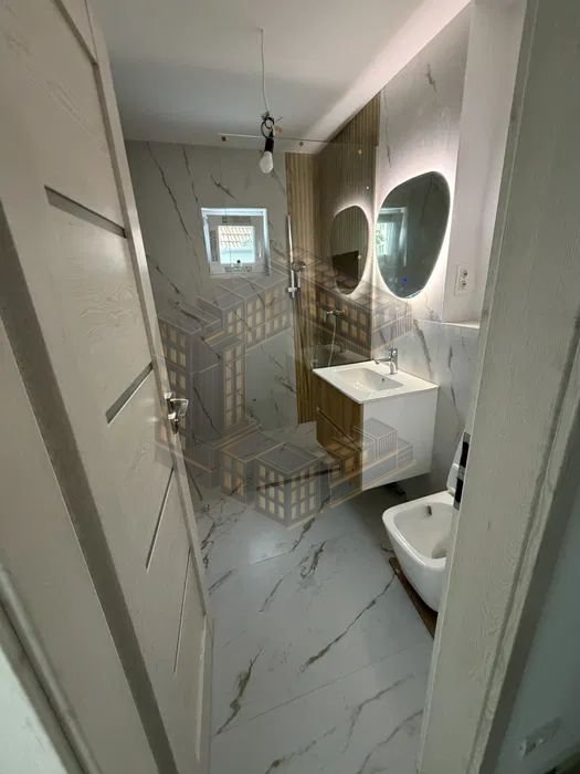 Apartament cu 3 camere, etajul 1, renovat, zona Dambovita