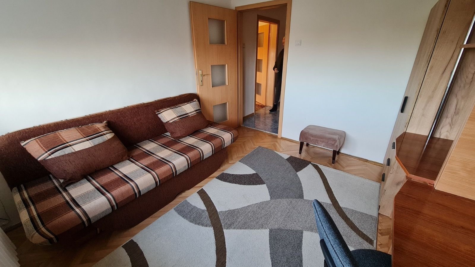 6ecf9e6d4233463a962659b72e12da62 Apartament 3 camere | 65 mp | Centrală proprie | Boxă CF | Zona Olimpi