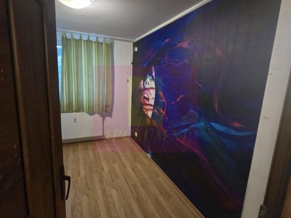 Vanzare 3 camere Titan