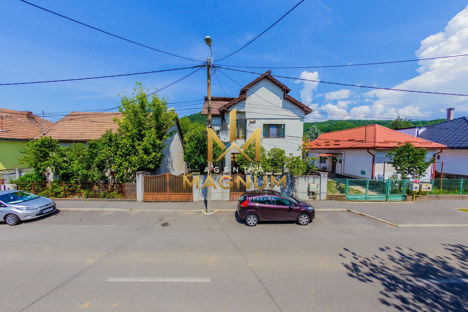 70760cdf09a542cfbb980406f5a834d8 Casă P+1 de vânzare