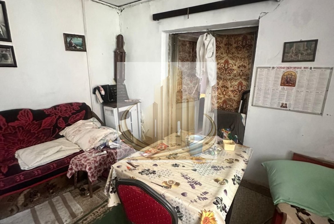 Casă individuală Plopi, 60 mp utili, teren 477 mp, necesită renovare