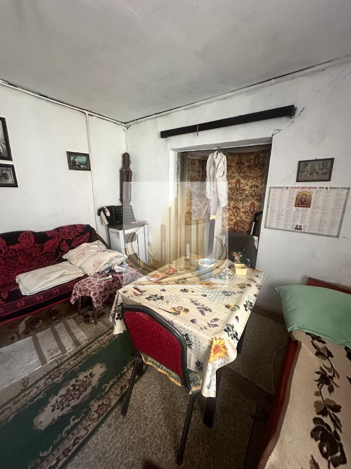 Casă individuală Plopi, 60 mp utili, teren 477 mp, necesită renovare