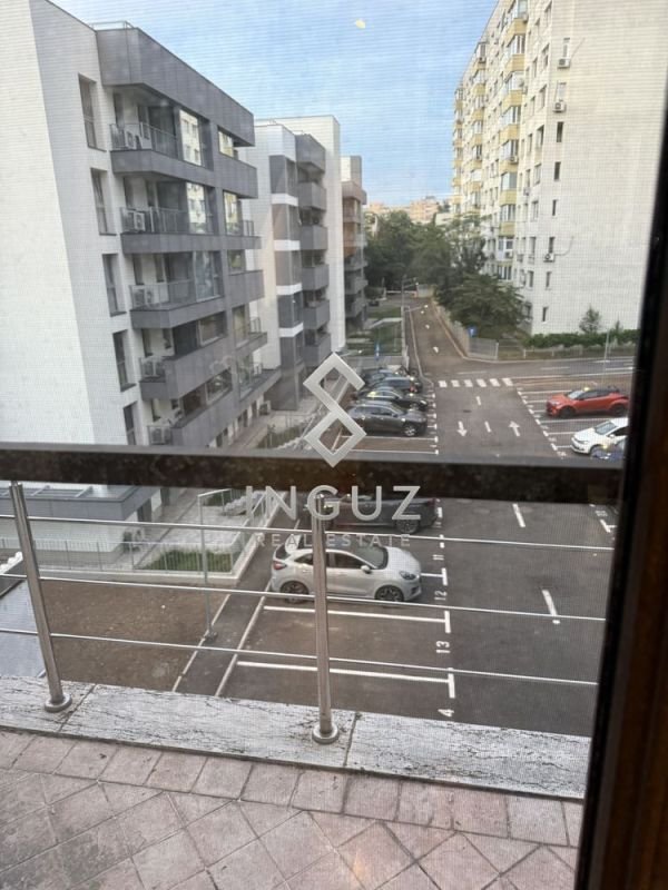 Apartament 3 camere in Vila . 125 mp