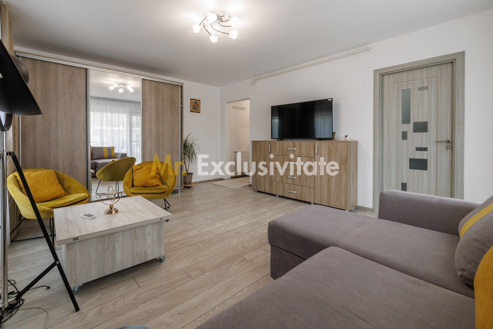 7369802aca72428ab1086866db824ccc Garsonieră modernă la etajul 1 într-un bloc din 2021
