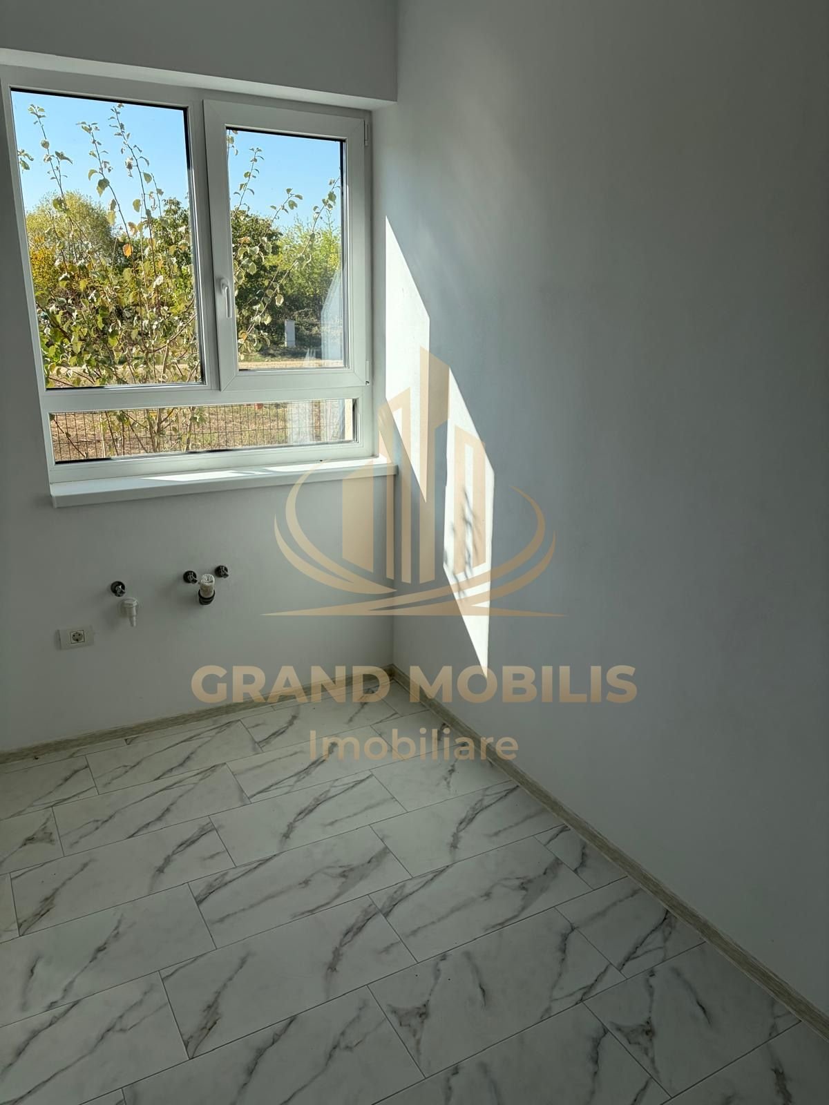737cc7c266bf42029e7d1525cddfe3bd Apartament tip SAD de vânzare –locație excelentă!