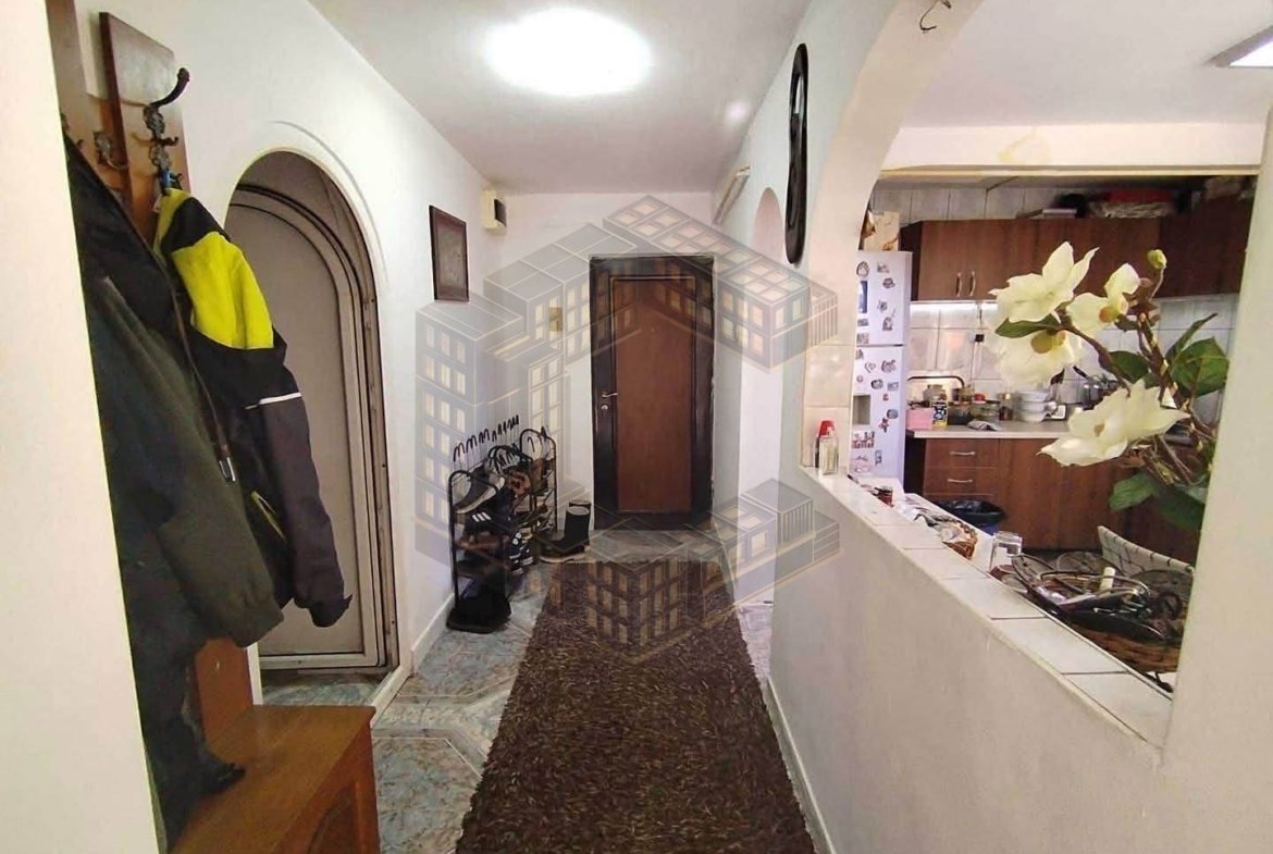 Apartament cu 3 camere, decomandat, centrala,de vânzare, Girocului
