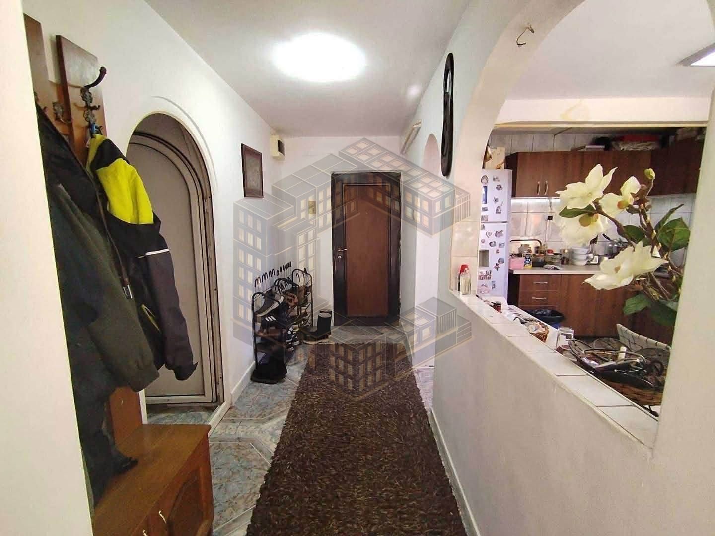 73e6a6f1c06a4cff92418fd21e42aa7b Apartament cu 3 camere, decomandat, centrala,de vânzare, Girocului