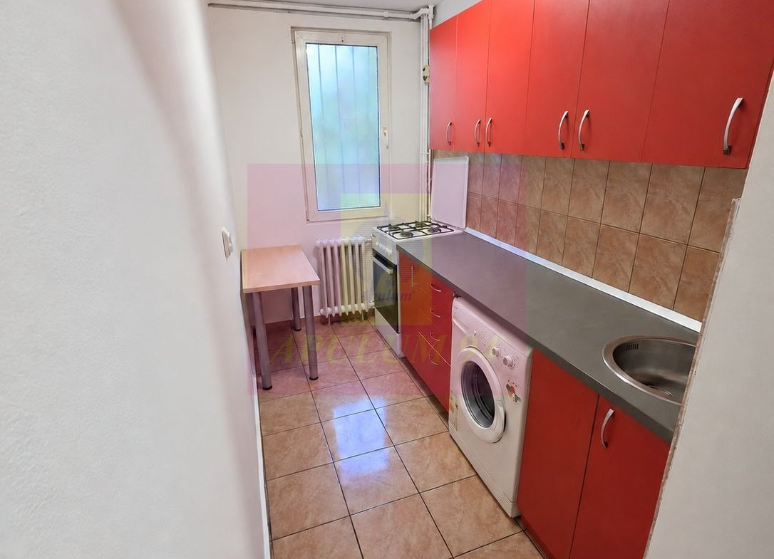 Garsoniera decomandata Drumul Taberei, metrou Valea Ialomitei