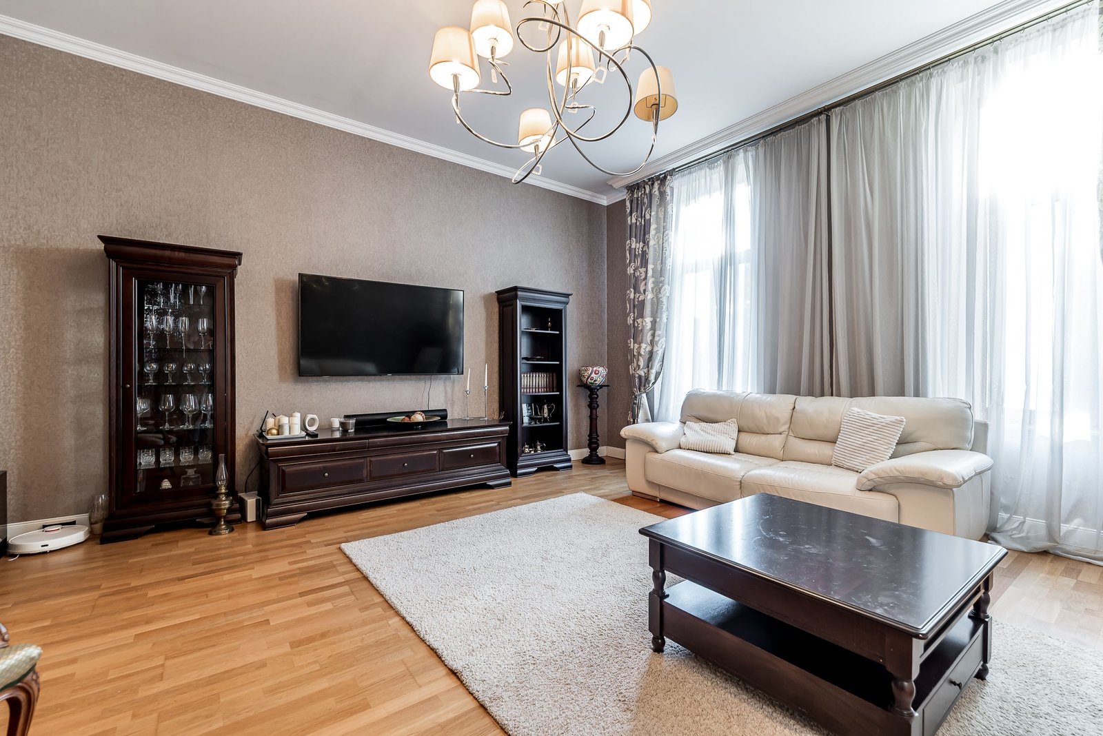 764e2438ac74462799de906f645f268b Apartament cu personalitate, pentru cei care apreciază eleganța.