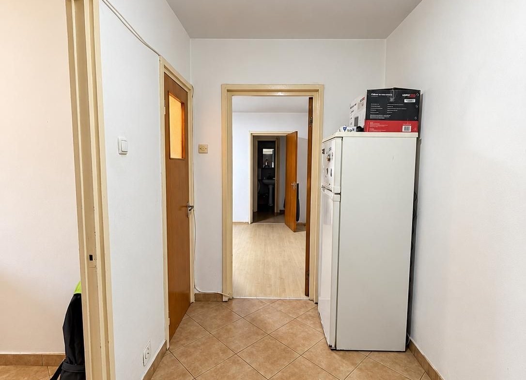 3 camere lângă metrou Romancierilor / Etaj 2/4 /Bloc reabilitat