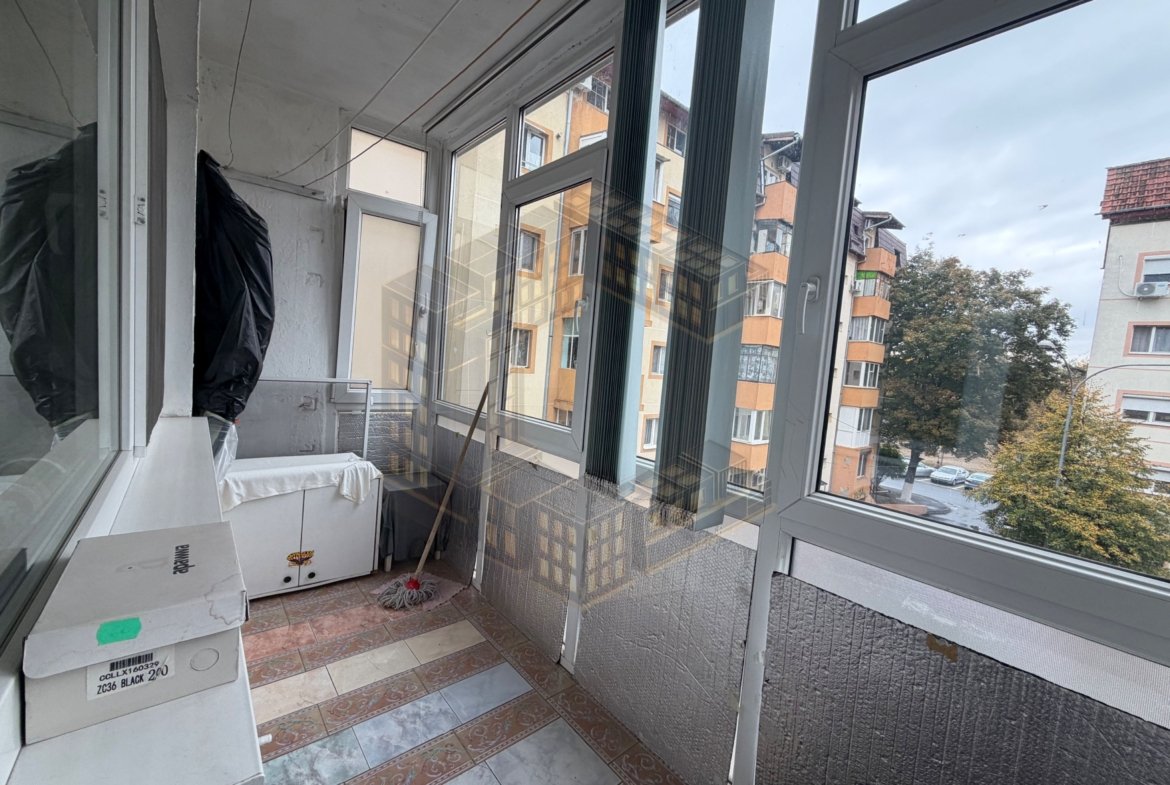 Apartament 3 camere de vanzare, etajul 2, zona Girocului, Timisoara