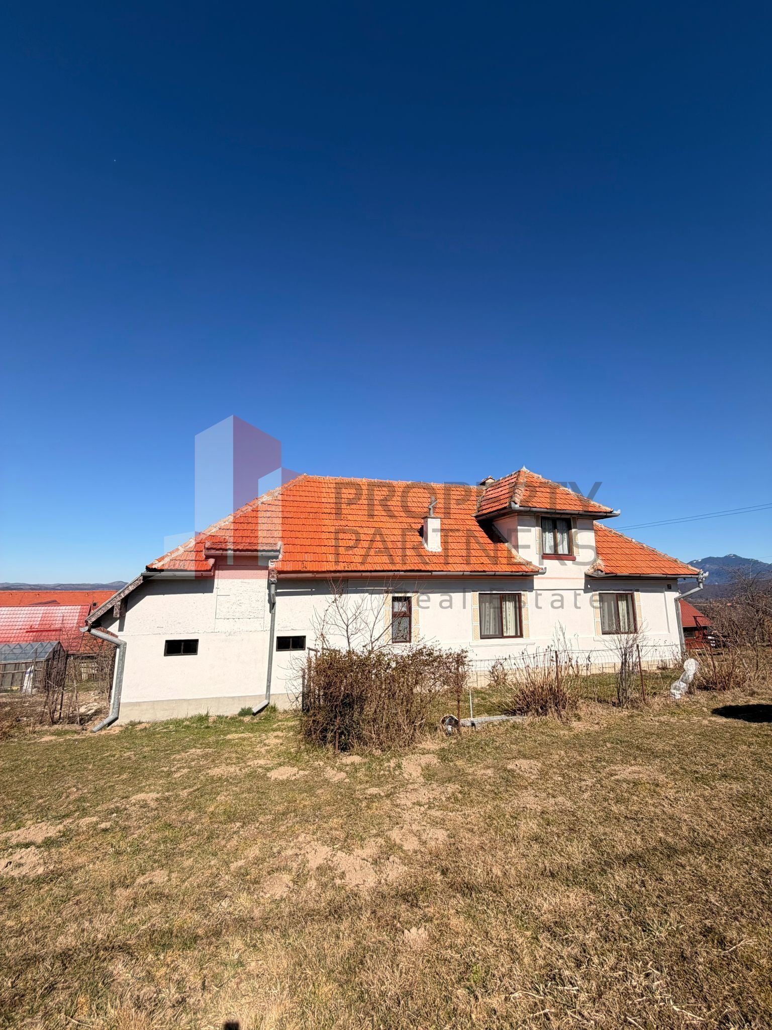 Casă tradițională cu 1800 mp teren  în Sohodol, Bran | Priveliște superba