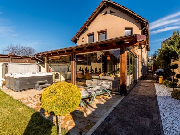 Casă în Aradul Nou | 13 kW fotovoltaic | teren 720 mp