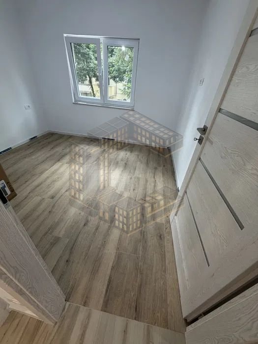 Apartament cu 3 camere, etajul 1, renovat, zona Dambovita