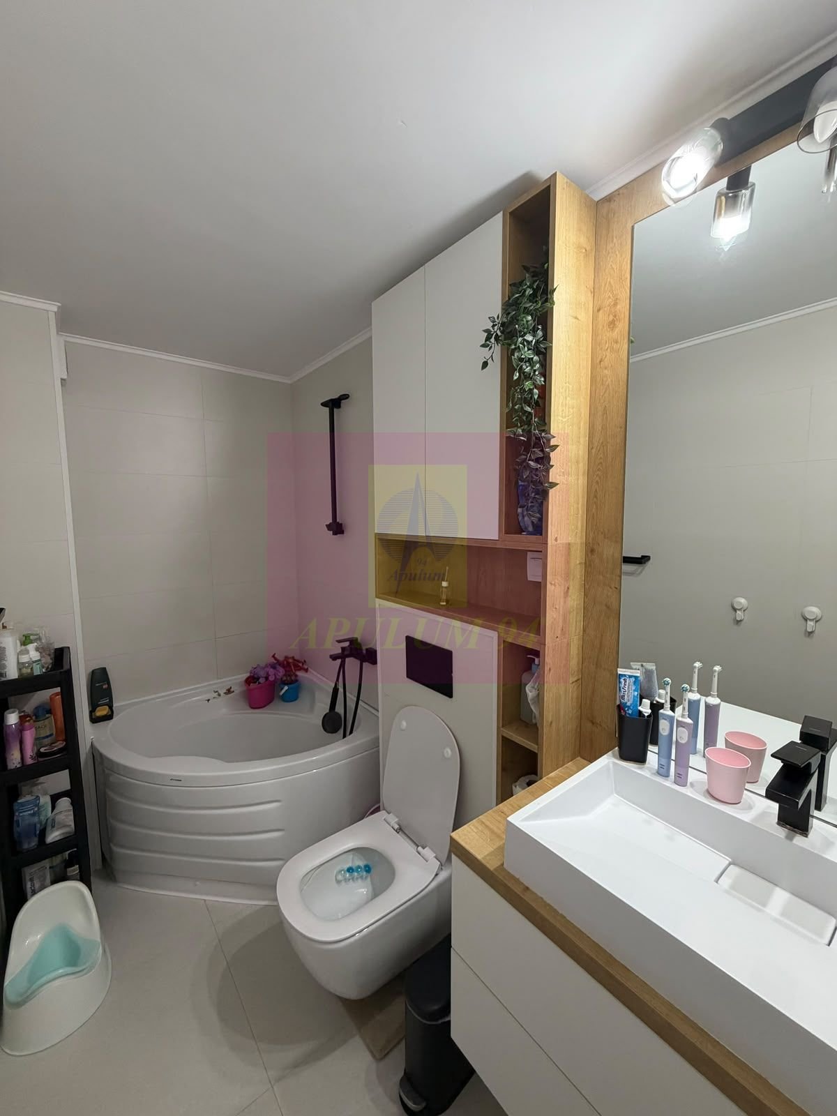 Apartament de vanzare 3 camere Mall Vitan, cu Centrala proprie