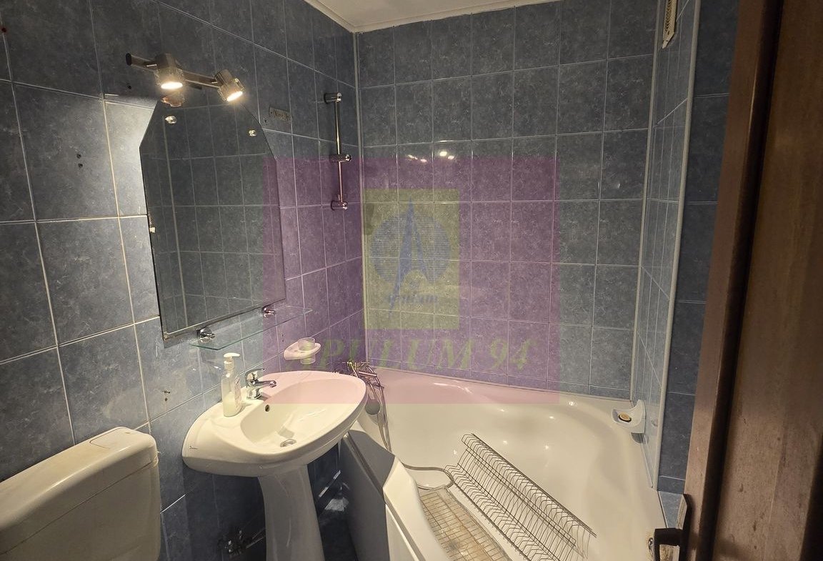 Vanzare 3 camere Titan
