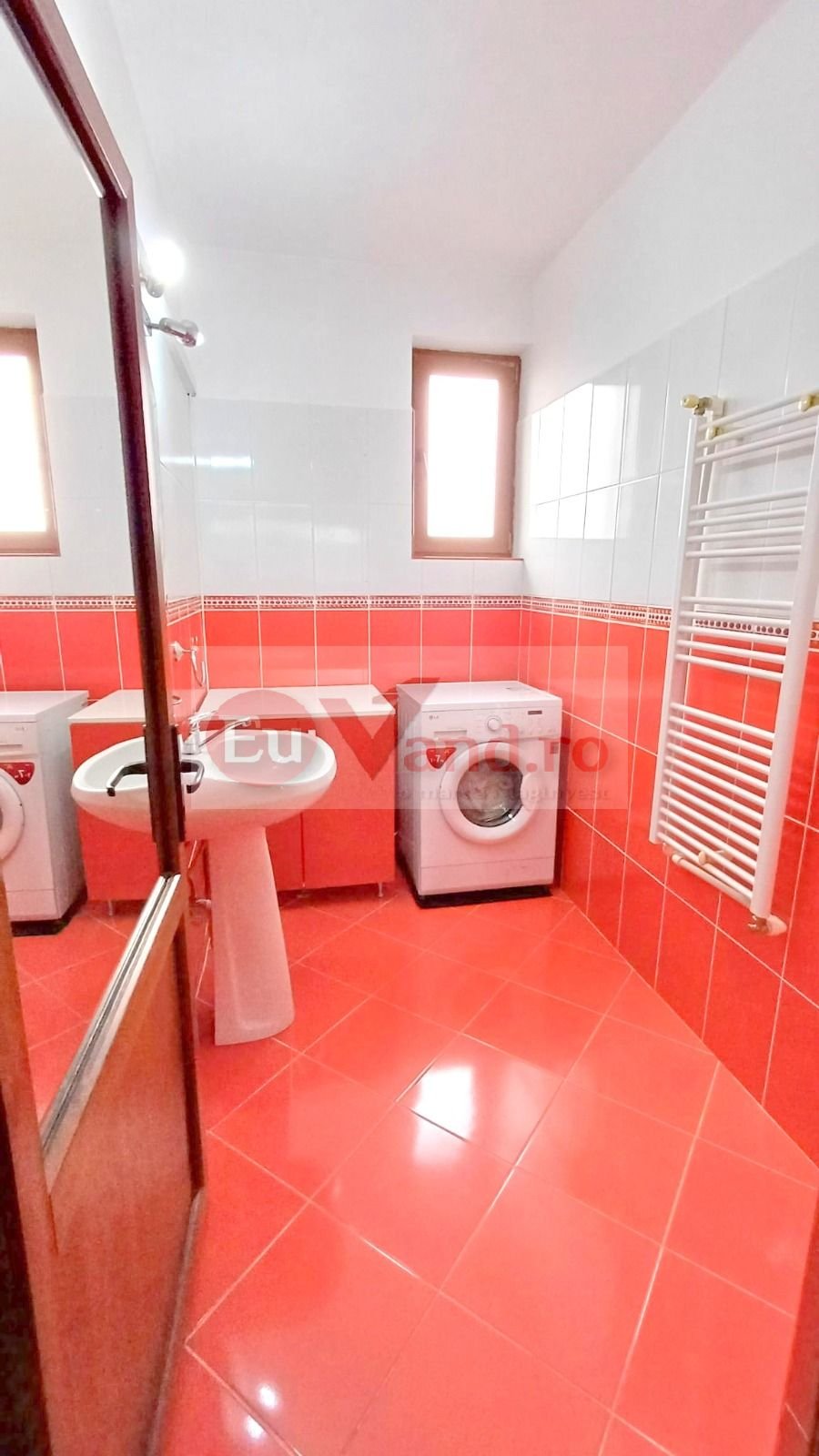 7d1ac33d5a1d4a7fb64dbc6de2c39f42 Vila P+1+M, 6 camere, Micro 16, 303 mp utili, teren 406 mp – 272.000 Euro