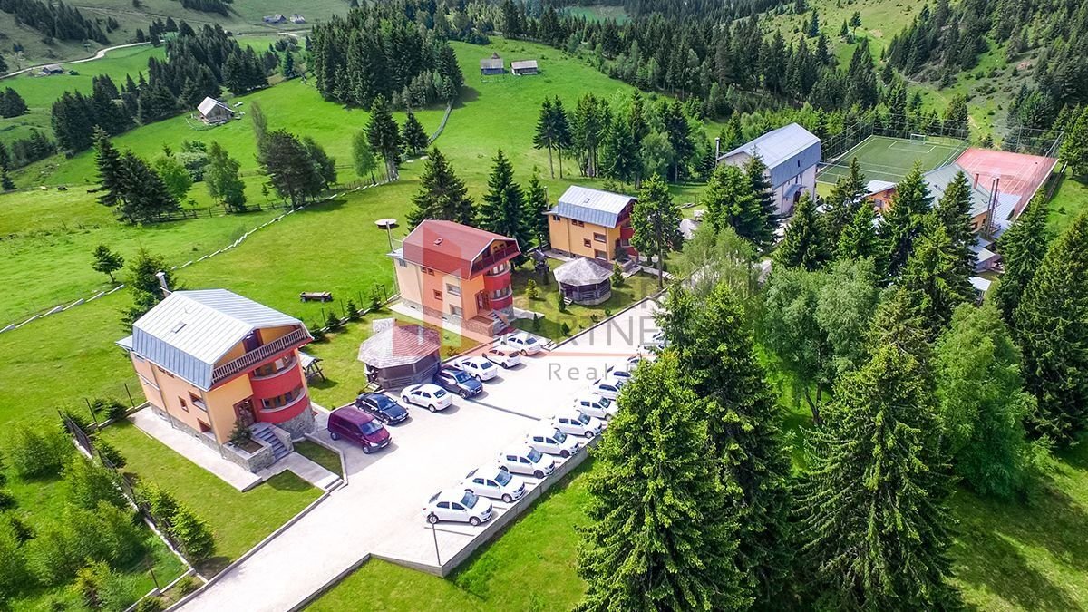 7d5ac03a8be94d16a4e1d6ddac5561b6 Resort 4 Stele de Vânzare | Fundata Brașov | 45.000mp | 43 Unități |